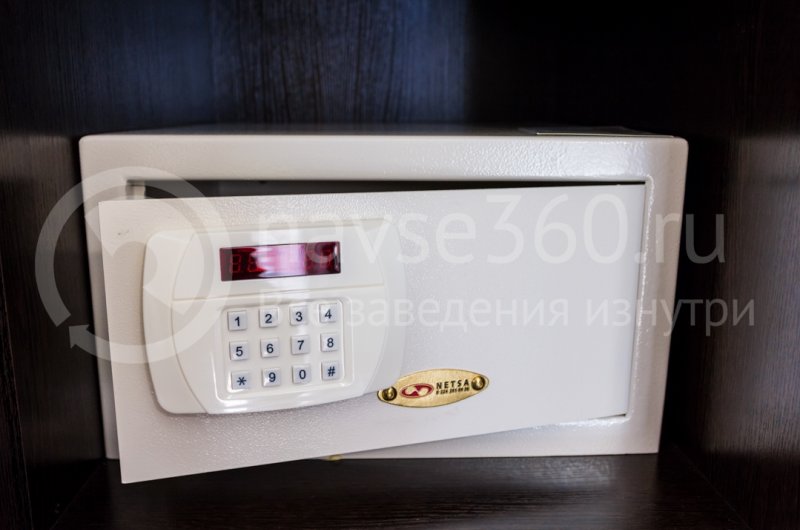 Сейф в номере апартаментов Горки Город